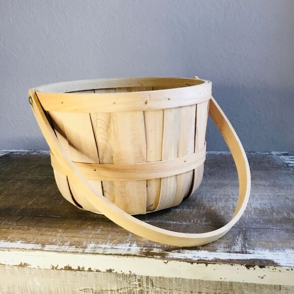 Wood basket with movable handle farmers market fruit picking egg collecting - Picture 2 of 6